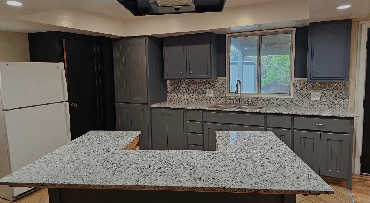 Luna Pearl Granite